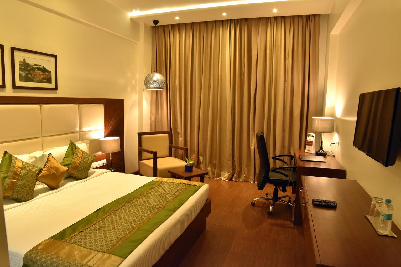 Comfort Inn Donil Vadodara Exterior photo