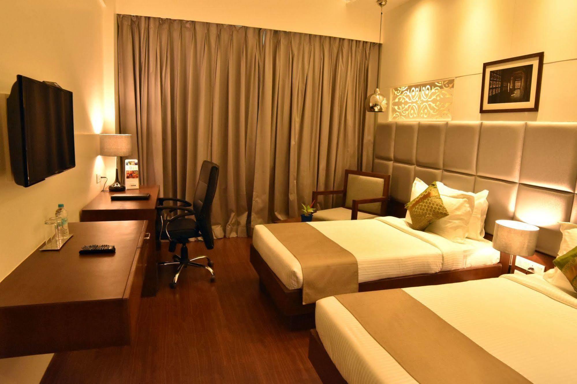 Comfort Inn Donil Vadodara Exterior photo