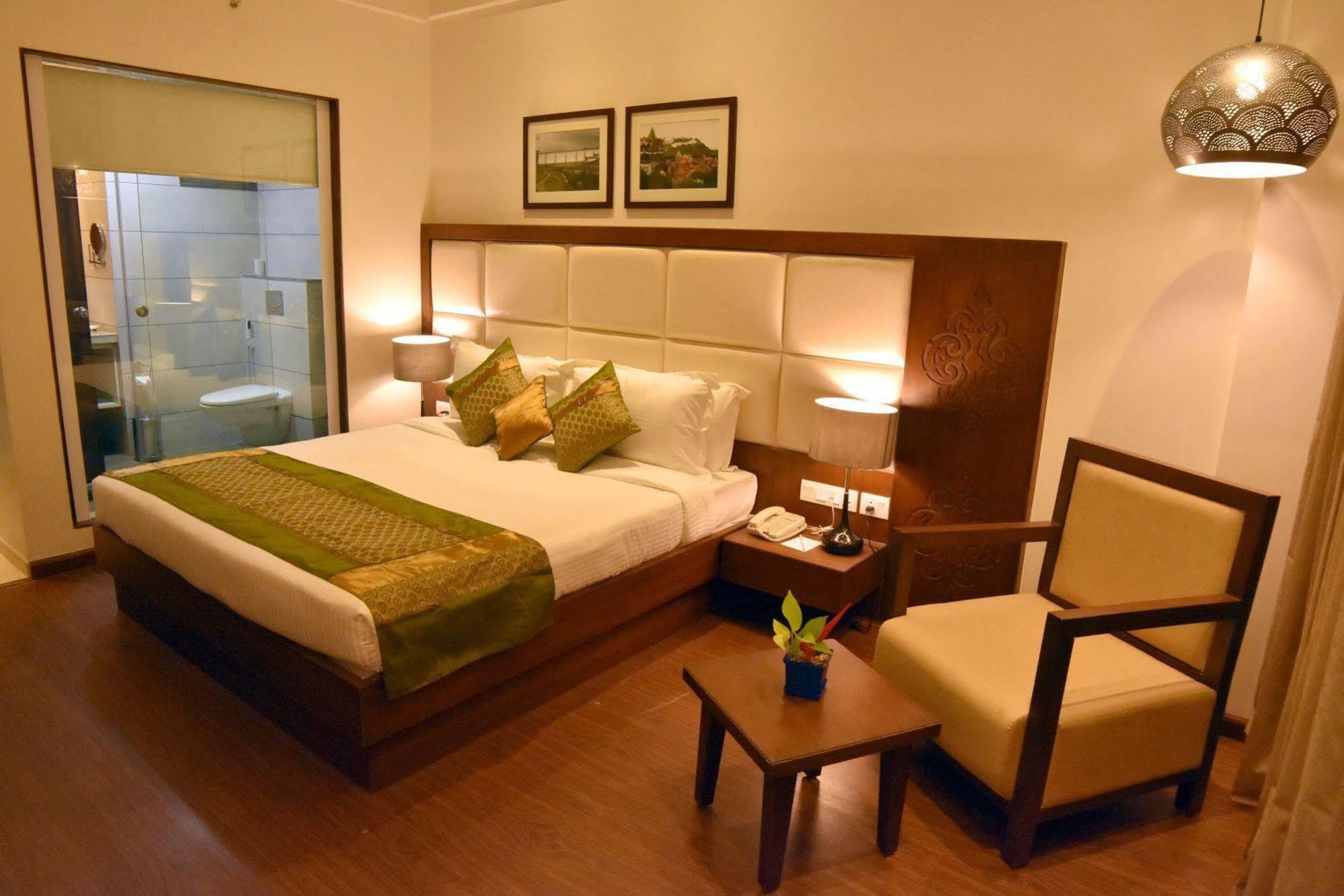 Comfort Inn Donil Vadodara Exterior photo