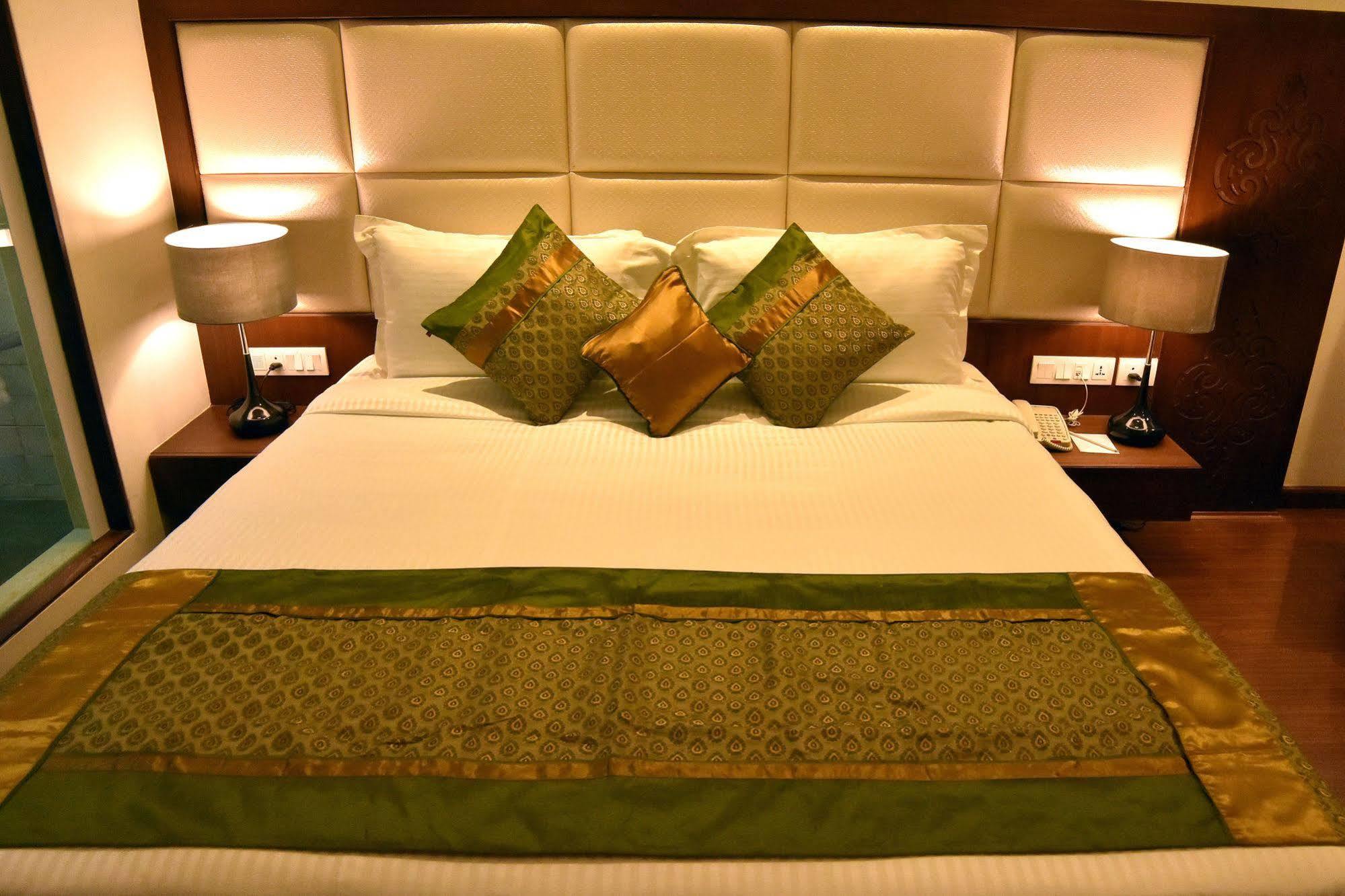 Comfort Inn Donil Vadodara Exterior photo