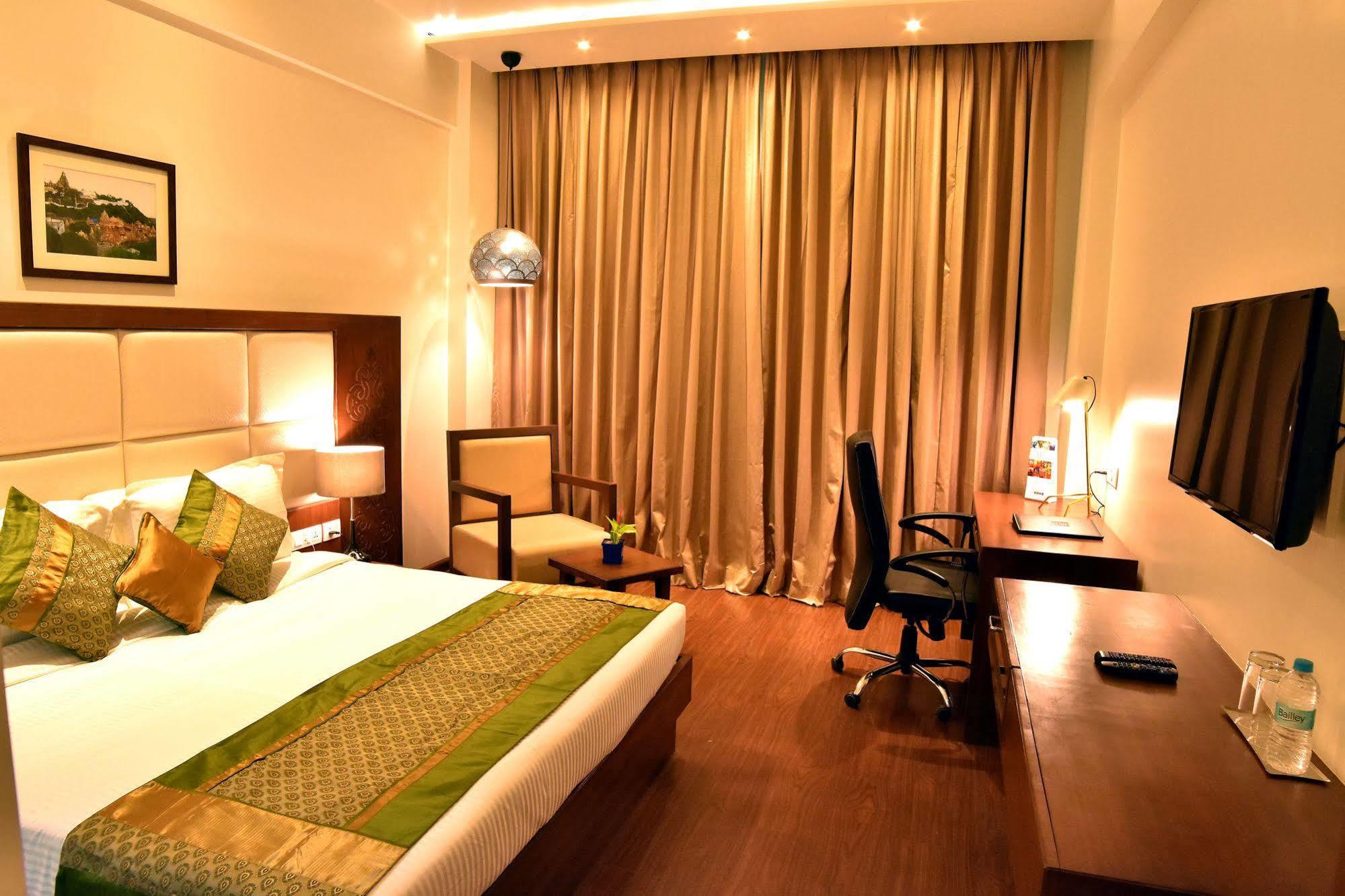 Comfort Inn Donil Vadodara Exterior photo