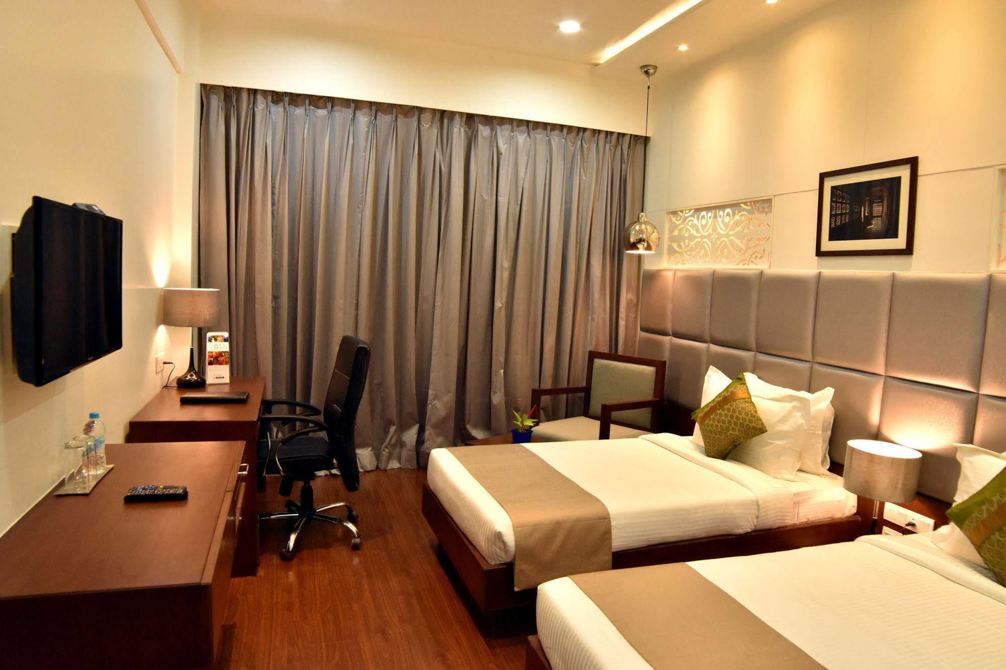 Comfort Inn Donil Vadodara Exterior photo