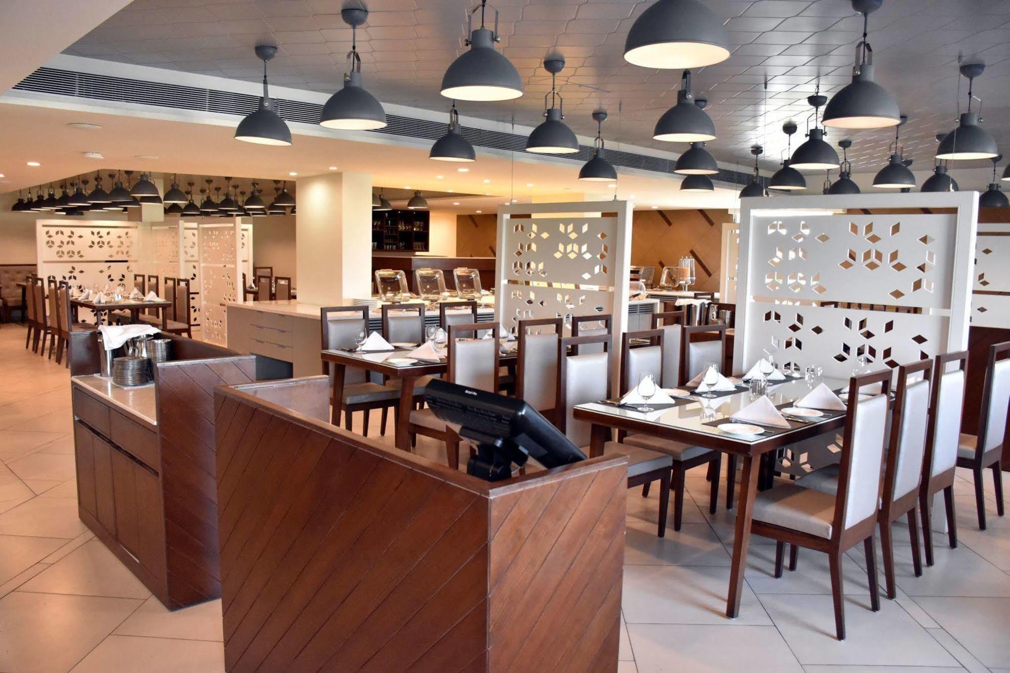 Comfort Inn Donil Vadodara Exterior photo